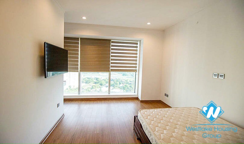 Fully furnished apartment high floor 2 bedrooms open kitchen only at L tower Ciputra